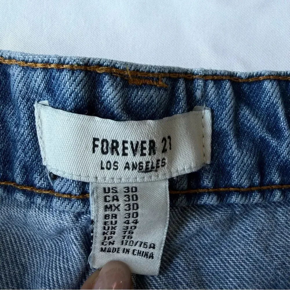 Forever 21 Distressed Denim Jean Shorts size 30